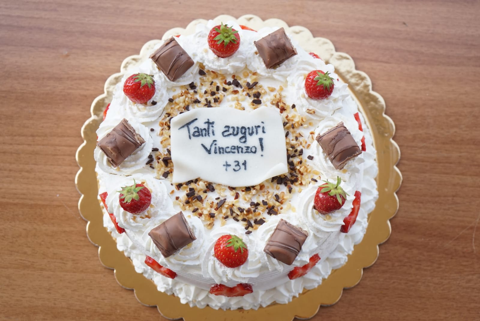 Torta Kinder Bueno, fragoline e panna - La Cucina del Fuorisede di Andrea e  Valentina Pietrocola