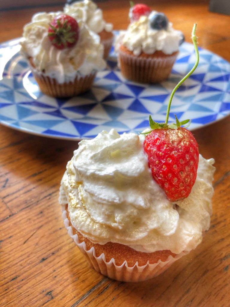 Muffins ai mirtilli e fragoline di bosco